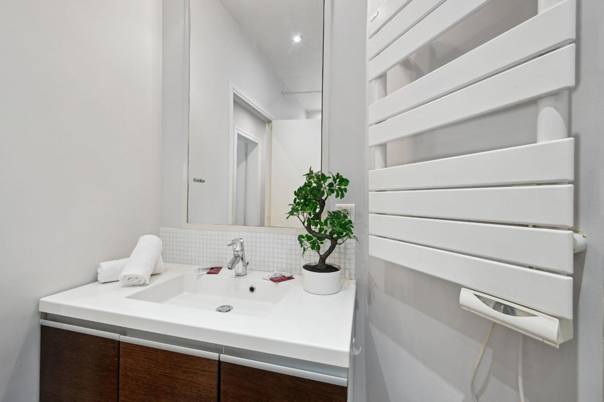 Champs-Elysees & Arc De Triomphe - Cityapartmentstay Paris Eksteriør bilde